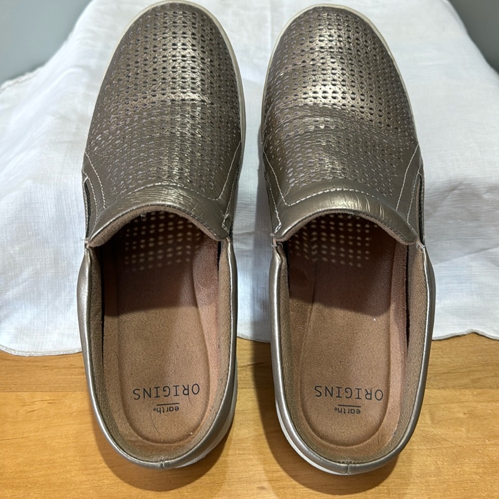Earth origins casual slip on shoes